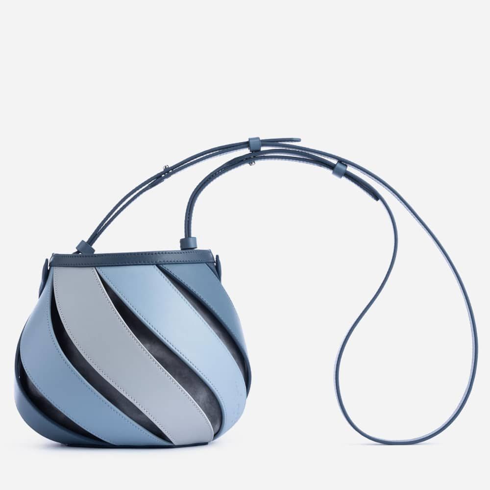 Cylindrical Bucket Bag with Contrast Color and Diamond Quilted Stitching