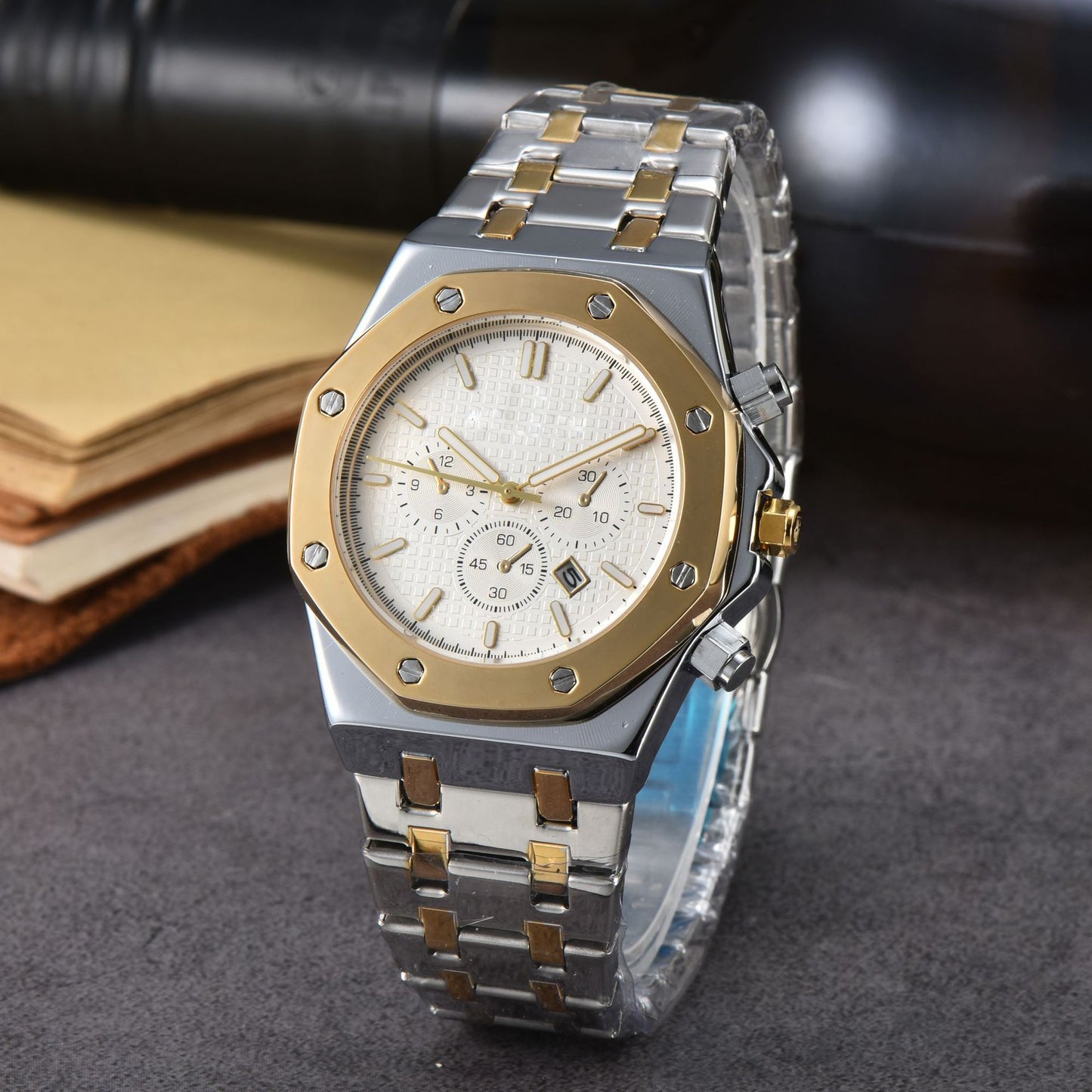 Stainless Steel Quartz Watch for Men - Calendar Feature