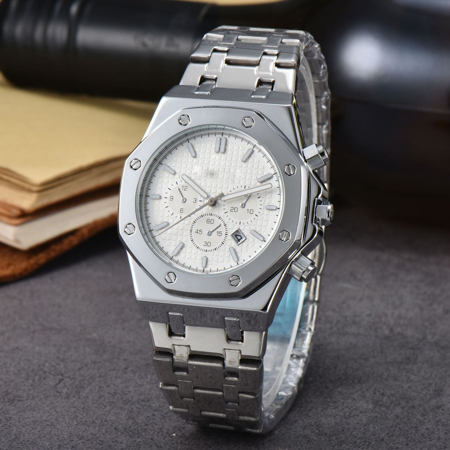 Stainless Steel Quartz Watch for Men - Calendar Feature