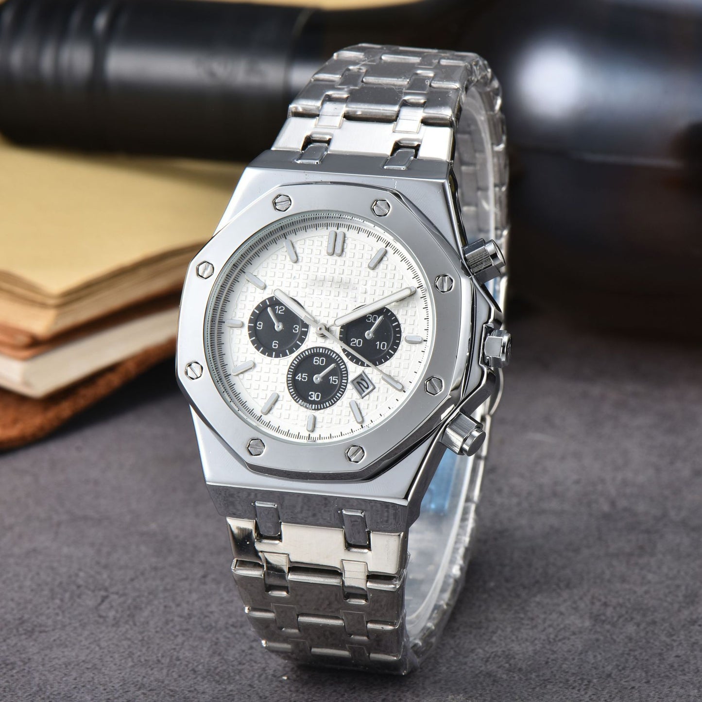 Stainless Steel Quartz Watch for Men - Calendar Feature