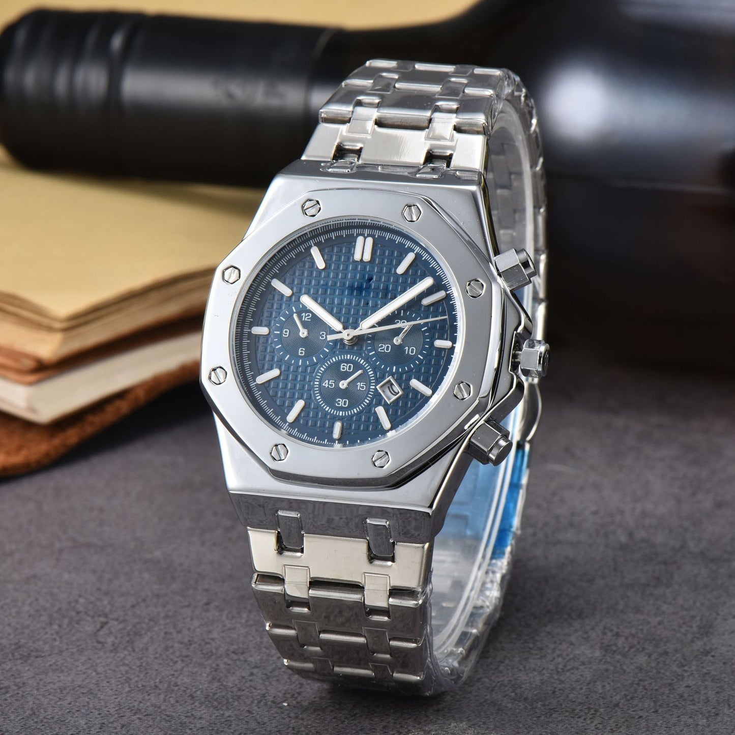 Stainless Steel Quartz Watch for Men - Calendar Feature
