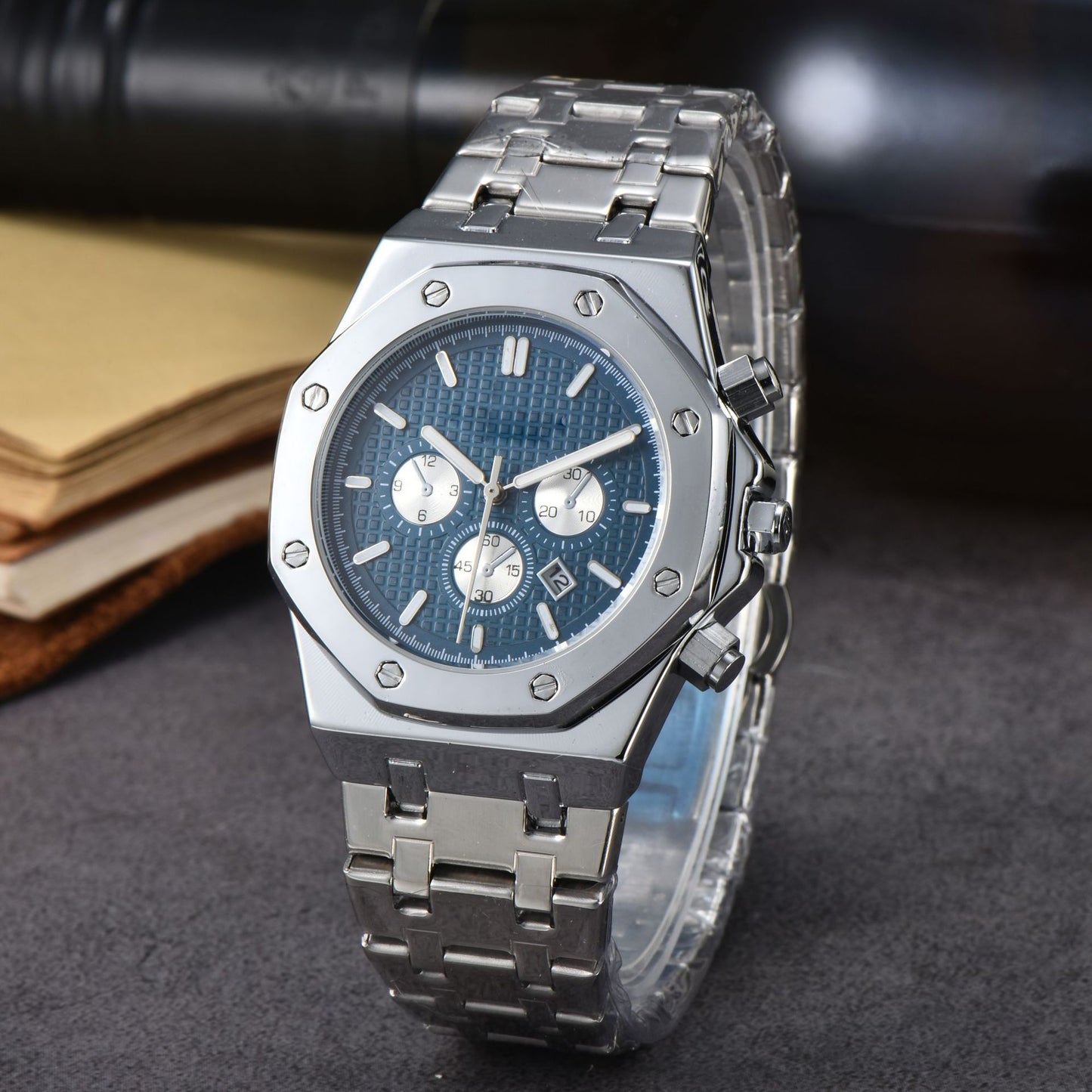 Stainless Steel Quartz Watch for Men - Calendar Feature