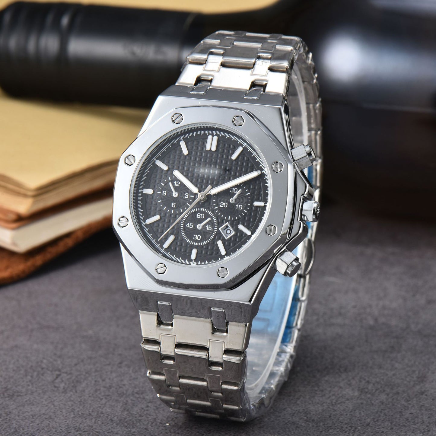 Stainless Steel Quartz Watch for Men - Calendar Feature