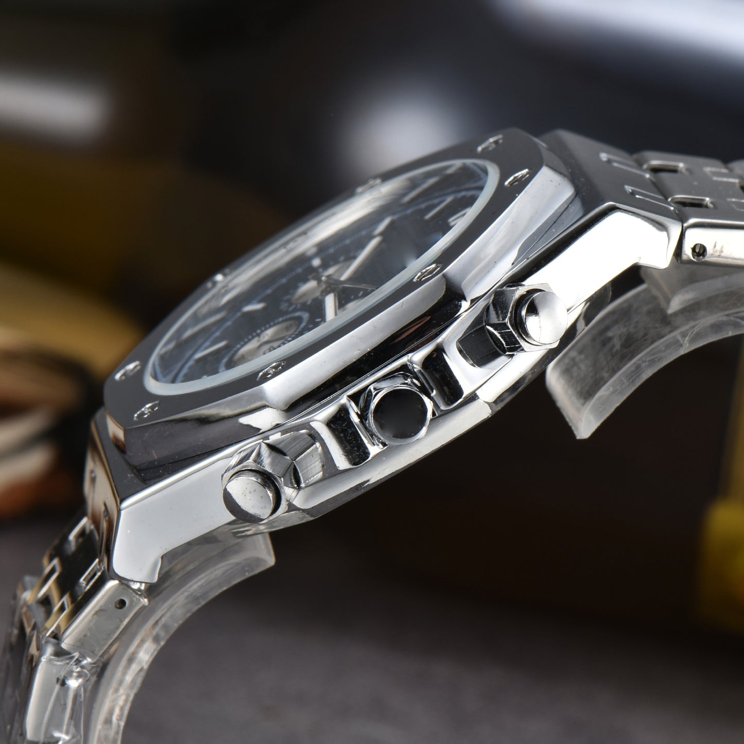 Stainless Steel Quartz Watch for Men - Calendar Feature