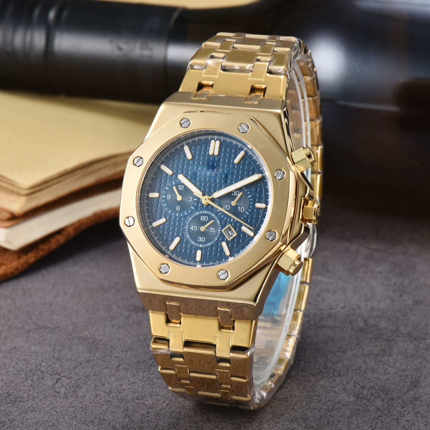 Stainless Steel Quartz Watch for Men - Calendar Feature